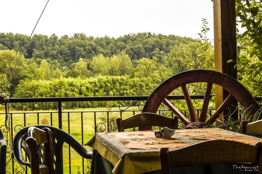 Agriturismo La Praduscella Фивиццано Экстерьер фото