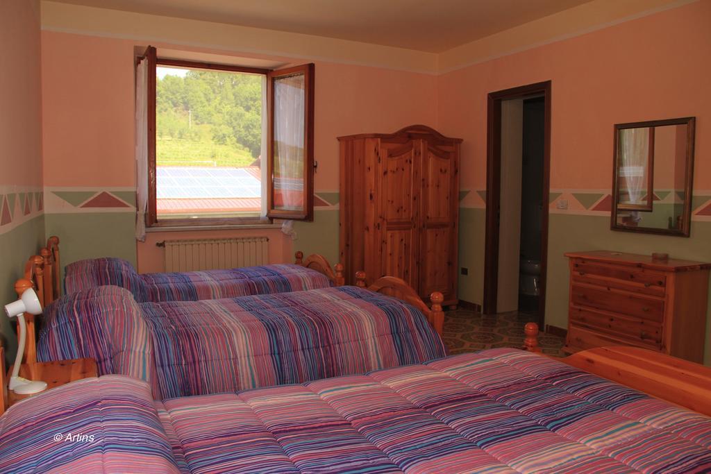 Agriturismo La Praduscella Фивиццано Экстерьер фото