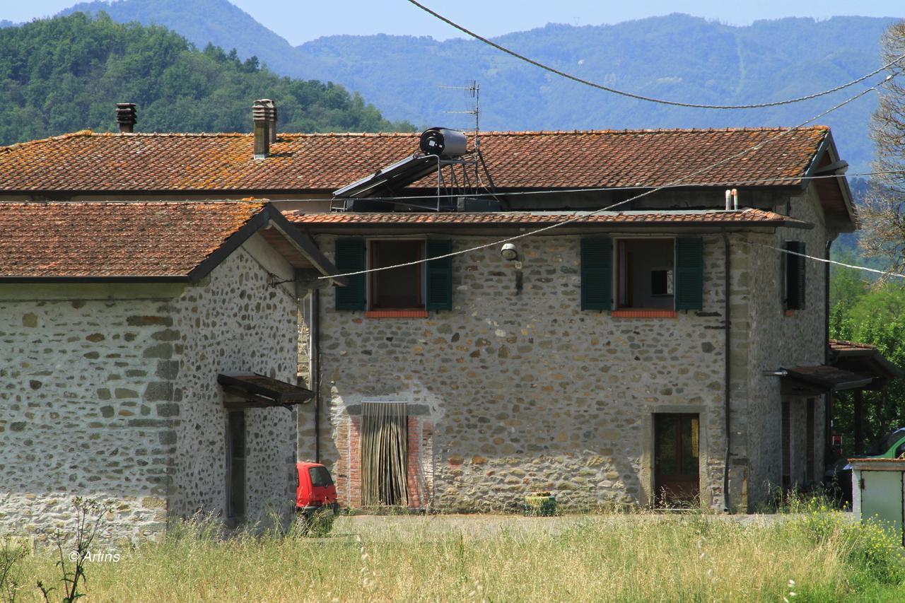 Agriturismo La Praduscella Фивиццано Экстерьер фото