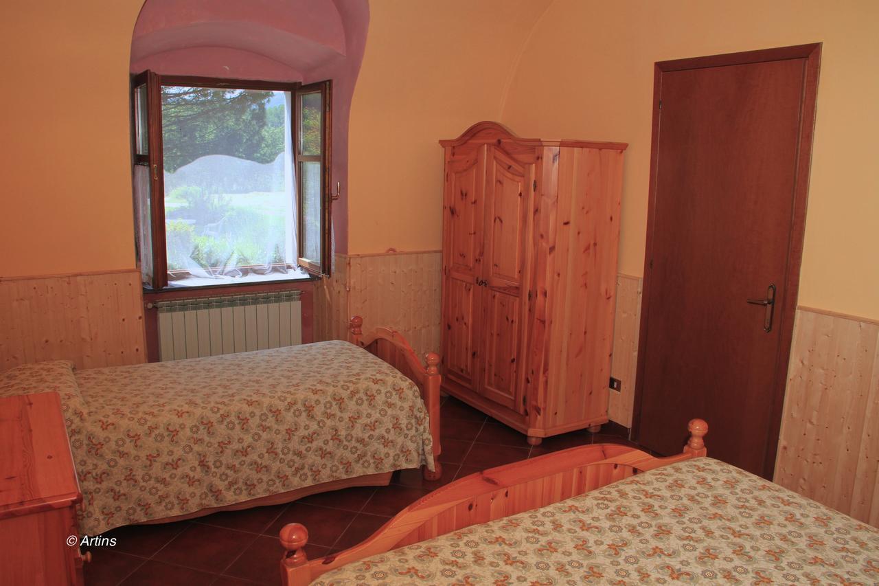 Agriturismo La Praduscella Фивиццано Экстерьер фото