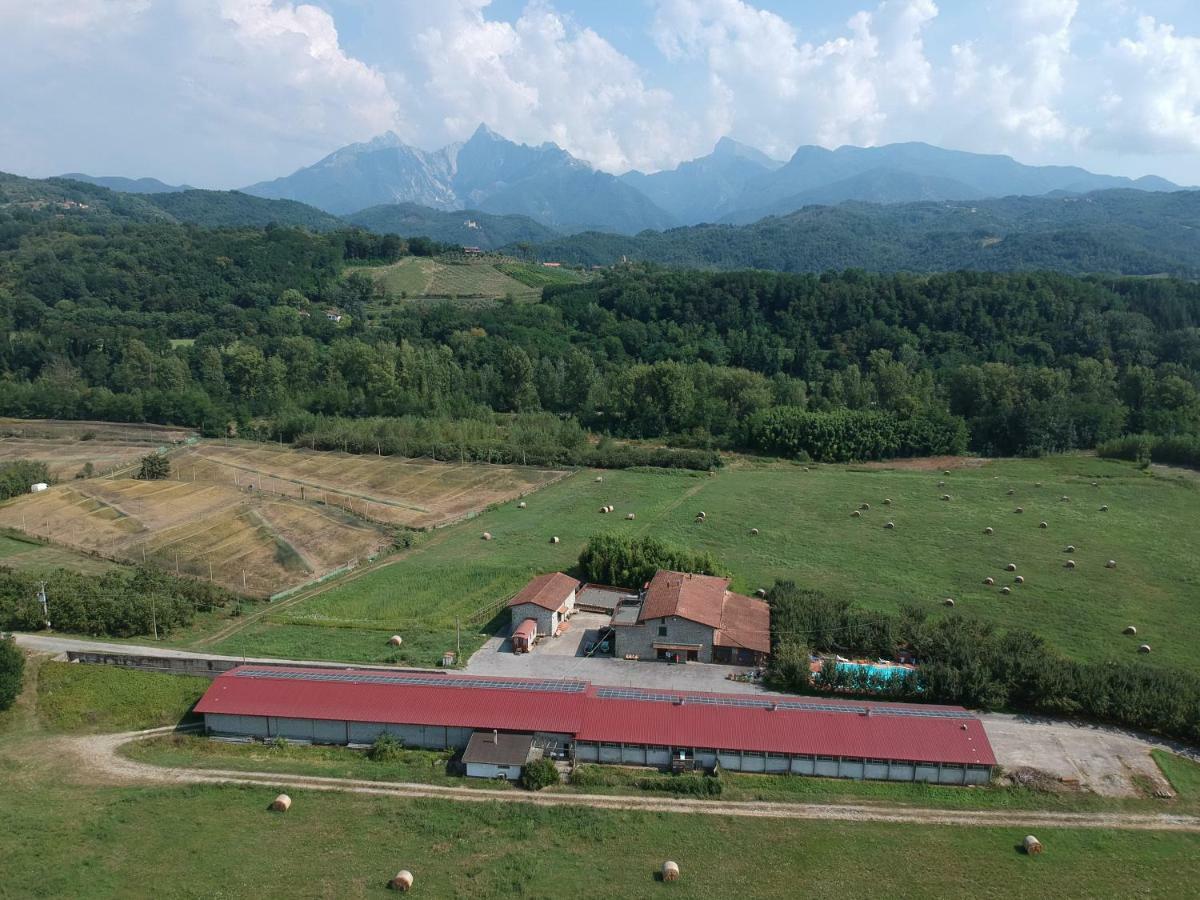 Agriturismo La Praduscella Фивиццано Экстерьер фото